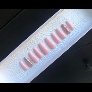 CUSTOM PRESS-ON GEL-X NAILS